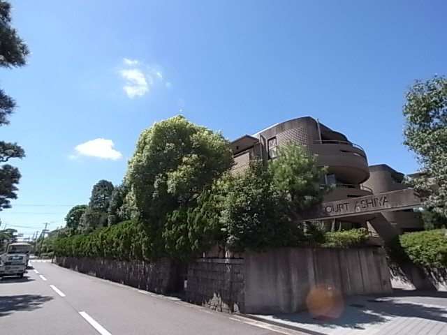 芦屋市川西町の賃貸マンションの外観