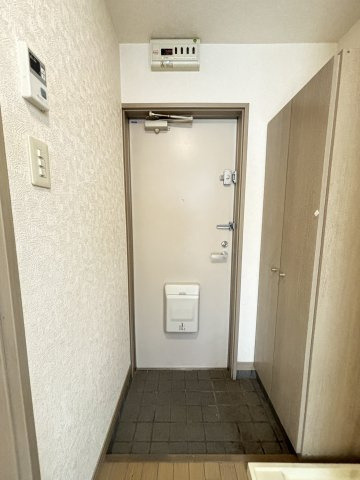 神戸市中央区下山手通７丁目のアパートの玄関