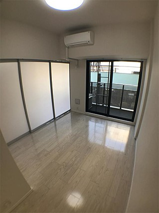 神戸市中央区相生町１丁目の賃貸マンションの居間・リビング