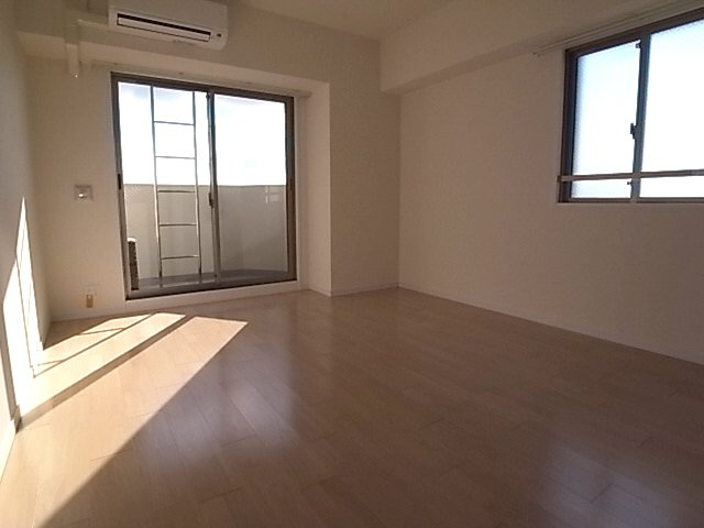 神戸市中央区相生町４丁目の賃貸マンションの居間・リビング