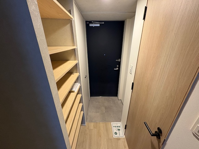 神戸市灘区岩屋北町２丁目の賃貸マンションの玄関