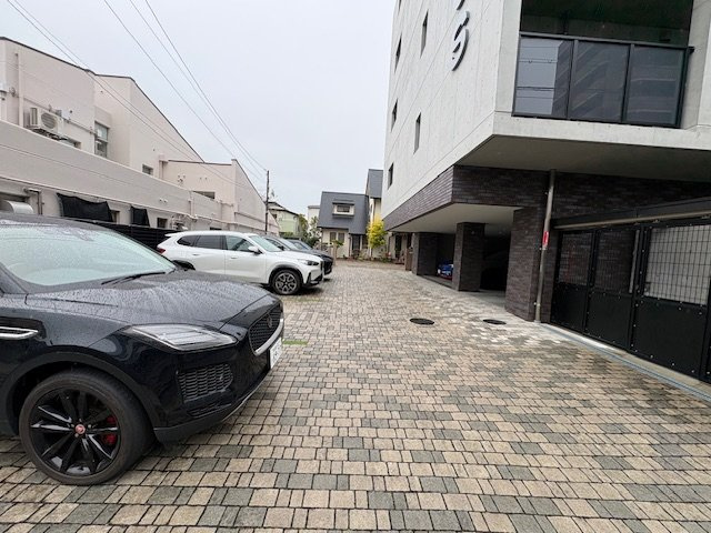 神戸市灘区岩屋北町２丁目の賃貸マンションの駐車場