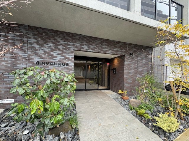 神戸市灘区岩屋北町２丁目の賃貸マンションのエントランス