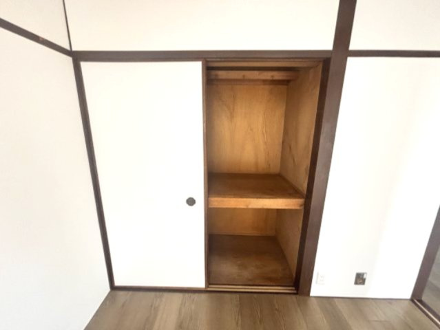神戸市東灘区西岡本３丁目の賃貸マンションの収納