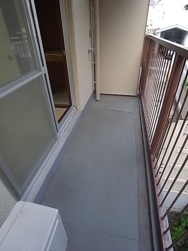 神戸市東灘区西岡本３丁目の賃貸マンションのバルコニー