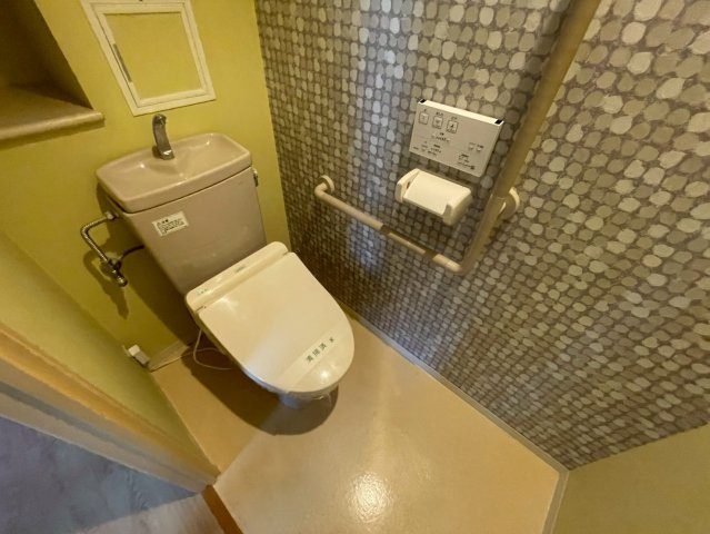 芦屋市川西町の賃貸マンションのトイレ