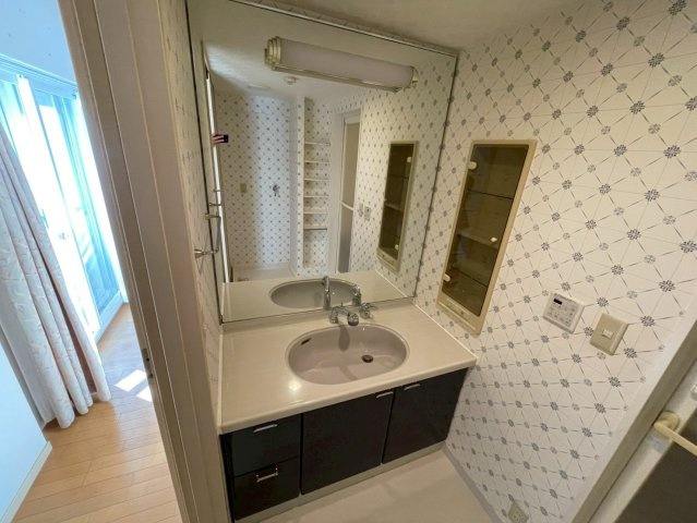 芦屋市川西町の賃貸マンションの洗面所