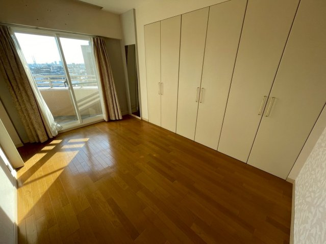 芦屋市川西町の賃貸マンションの居間・リビング