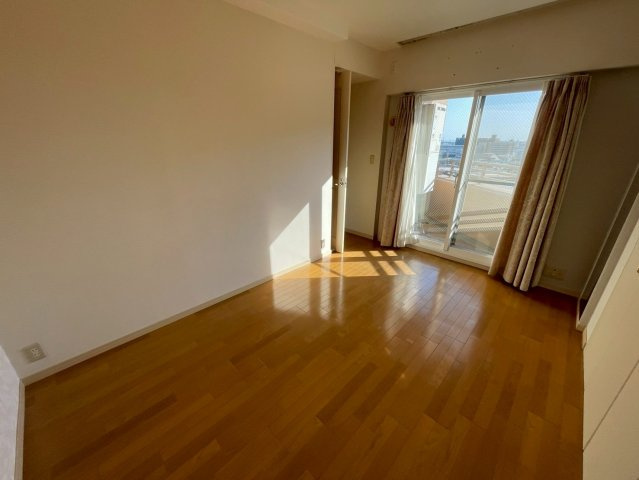 芦屋市川西町の賃貸マンションの居間・リビング