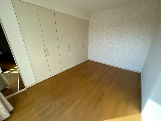 芦屋市川西町の賃貸マンションの居間・リビング