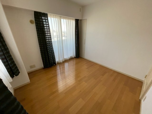 芦屋市川西町の賃貸マンションの居間・リビング