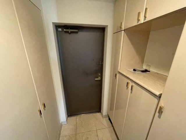 芦屋市川西町の賃貸マンションの玄関
