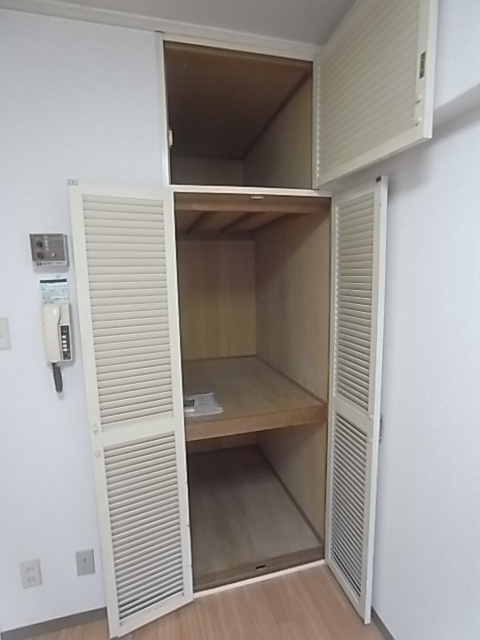 神戸市灘区城内通４丁目の賃貸マンションの収納