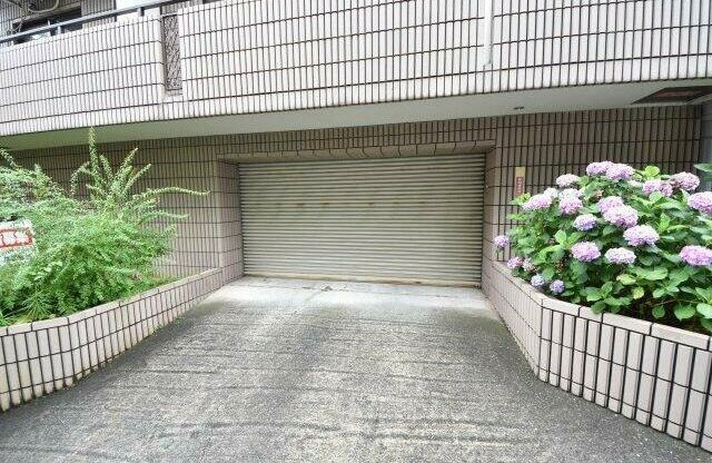 神戸市中央区熊内町２丁目の賃貸マンションのエントランス