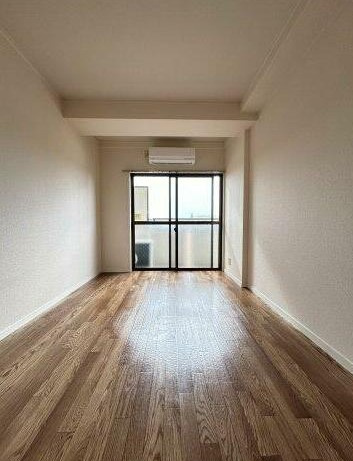 神戸市中央区熊内町２丁目の賃貸マンションの居間・リビング