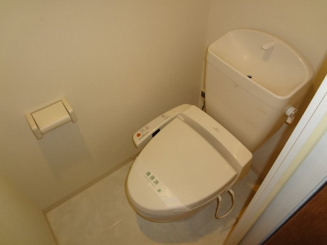 神戸市中央区熊内町４丁目の賃貸マンションのトイレ