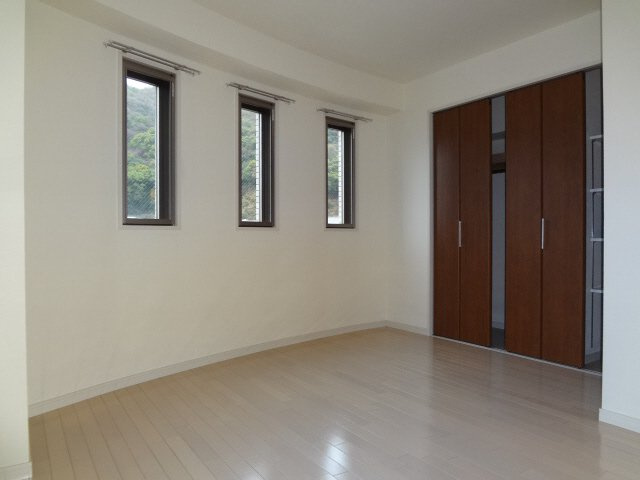 神戸市中央区熊内町４丁目の賃貸マンションの居間・リビング