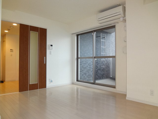 神戸市中央区熊内町４丁目の賃貸マンションの居間・リビング