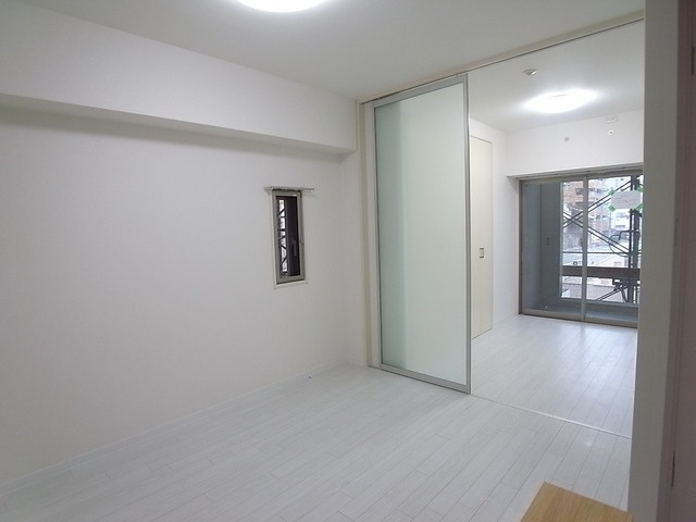 神戸市中央区下山手通８丁目の賃貸マンションの居間・リビング
