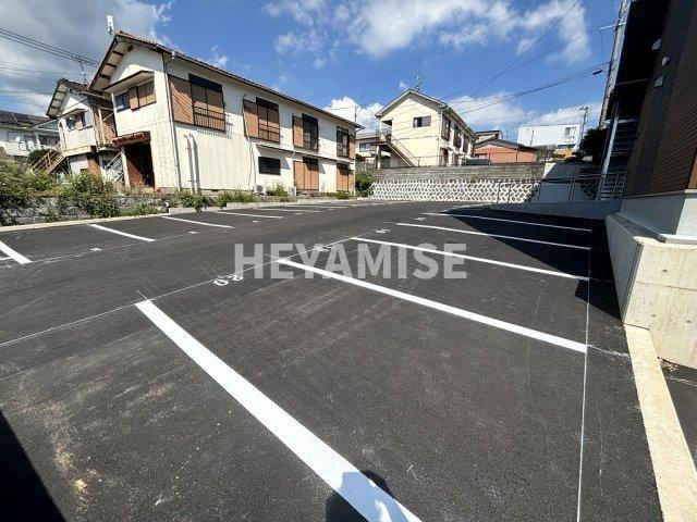 ヴィオラ西栄田町の駐車場