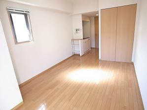 神戸市中央区雲井通４丁目の賃貸マンションの居間・リビング