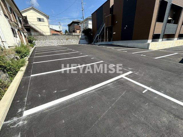 ヴィオラ西栄田町の駐車場