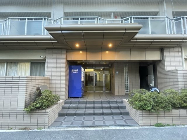 神戸市東灘区甲南町１丁目の賃貸マンションのエントランス