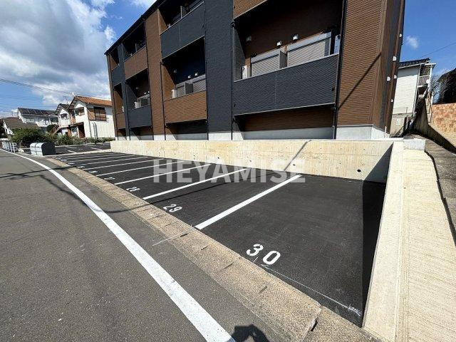 ヴィオラ西栄田町の駐車場