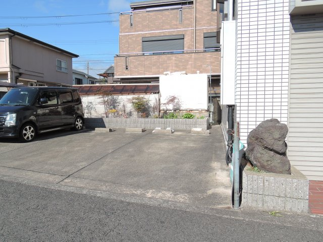 サンハイツOKAの駐車場