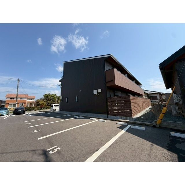 プロンプト高三潴の駐車場