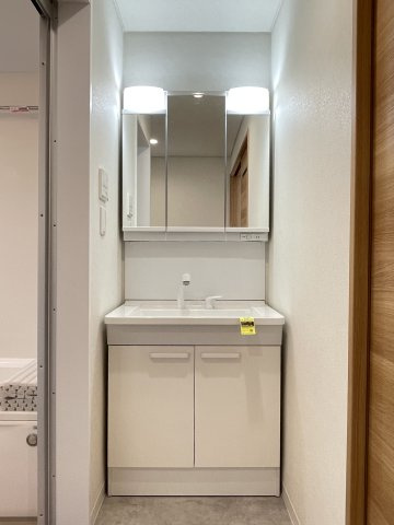 猪名川町白金３丁目　中古戸建の独立洗面台|新調された洗面台です