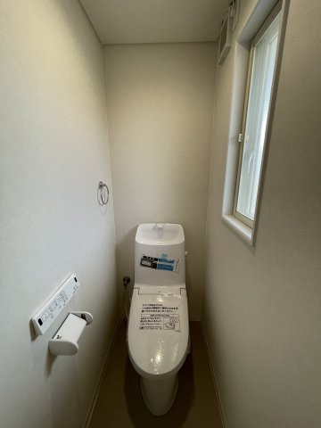 猪名川町白金３丁目　中古戸建のトイレ|2階トイレです