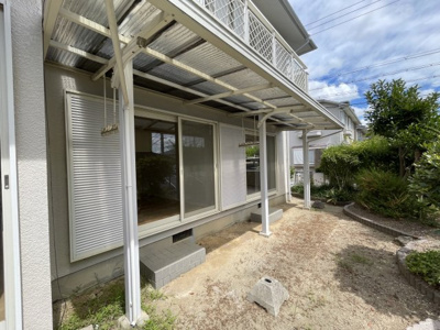 【庭】 | 猪名川町白金３丁目　中古戸建 | お庭の洗濯物スペース　2階まで洗濯物を持って上がる必要がないのは嬉しいですね(*^。^*)