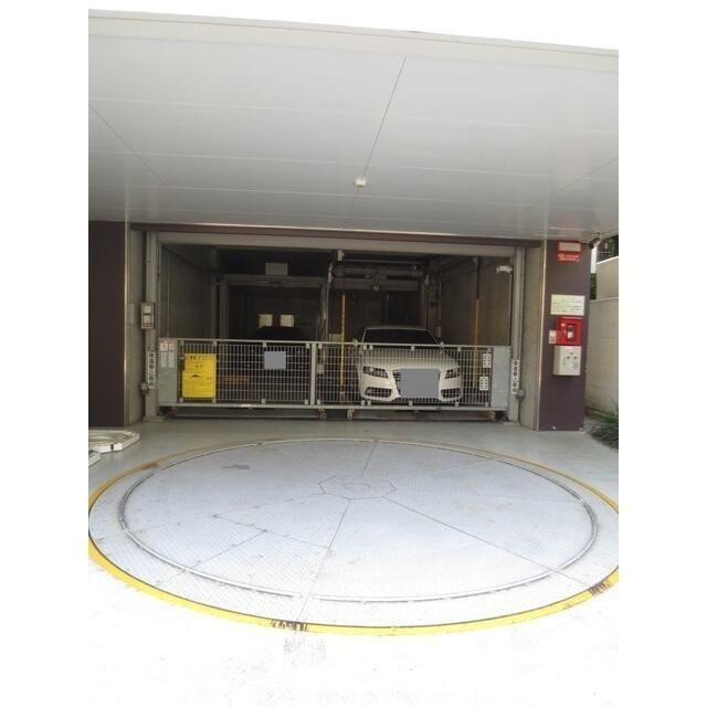 リヴォン碑文谷の駐車場