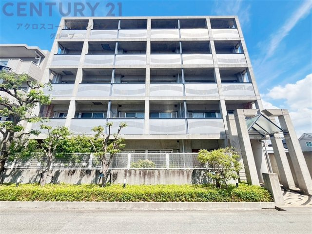 阪急神戸線「武庫之荘」駅徒歩7分の好立地！最上階・角住戸で開放感のある2LDK。約4.2帖のロフト付きで収納にも便利♪室内大変きれいにお使いで、周辺施設も充実した暮らしやすい住環境です。