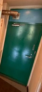 見次パークマンションの玄関