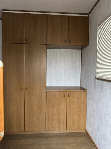 興津５丁目　売家の玄関|玄関の下駄箱です。