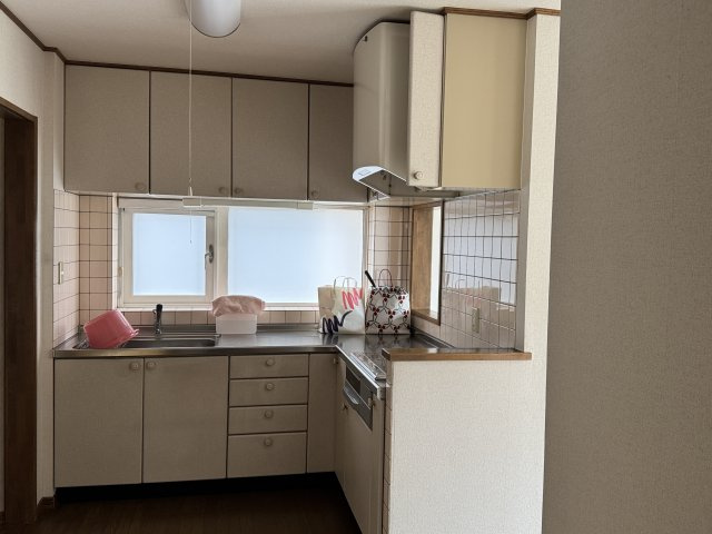 興津５丁目　売家のキッチン|1FのL型キッチンです。
