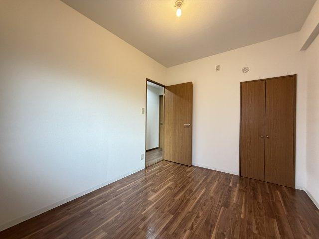 ボンホワイエ帝塚山の洋室