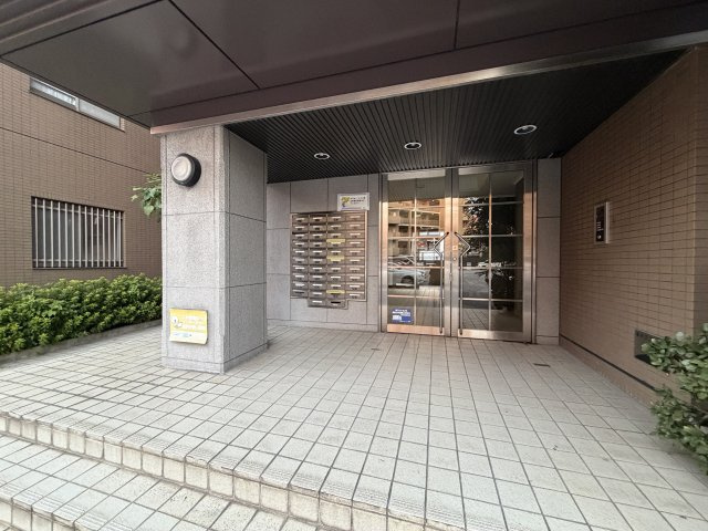 ボンホワイエ帝塚山のエントランス