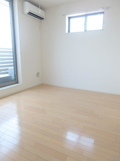 スカイパレスの居間・リビング|★キレイなフローリングのお部屋です★