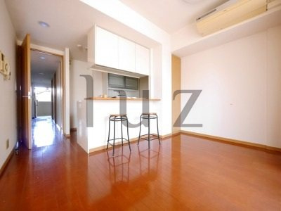 藤和シティホームズ横浜吉野町の居間・リビング|カウンターキッチン搭載のお部屋です。