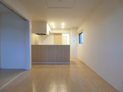 【居間・リビング】 | ドリームサイド光　Ⅱ | イメージ204号室の写真（反転あり）