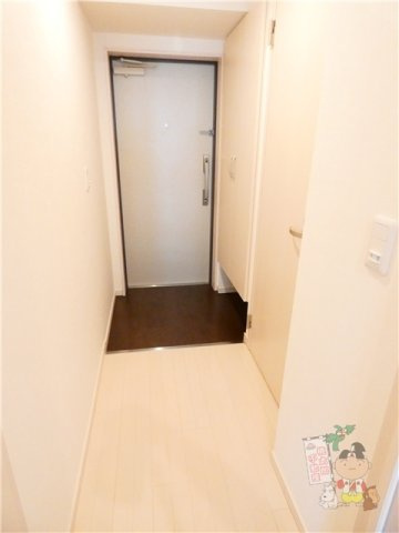 プレミアステーション西口の玄関