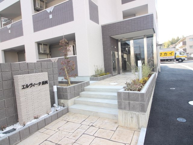 エルヴィータ長岡のエントランス