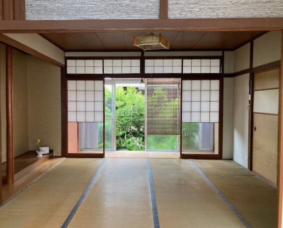 外装工事してます！　福井県鯖江市舟津町4丁目の和室|日当たりの良い縁側と落ち着いた雰囲気が特徴の、居心地の良い空間