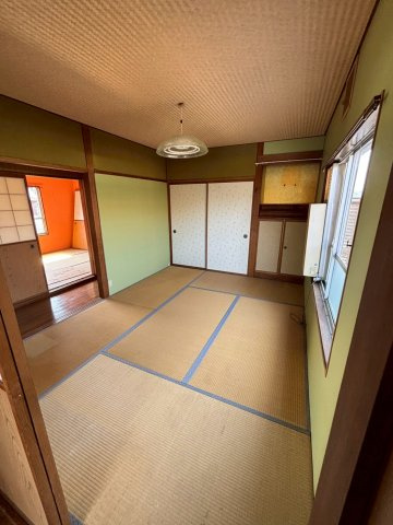外装工事してます！　福井県鯖江市舟津町4丁目の和室|窓がある明るい6畳和室。収納も豊富。