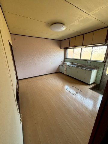 外装工事してます！　福井県鯖江市舟津町4丁目のキッチン|2面の窓を開ければ、キッチン全体の換気も良好。