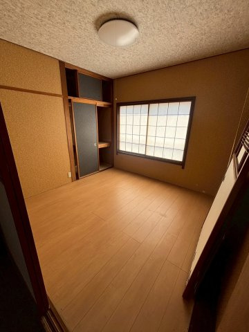 外装工事してます！　福井県鯖江市舟津町4丁目の洋室|掃除がしやすいフローリング床。和の雰囲気が漂うお洒落な洋室