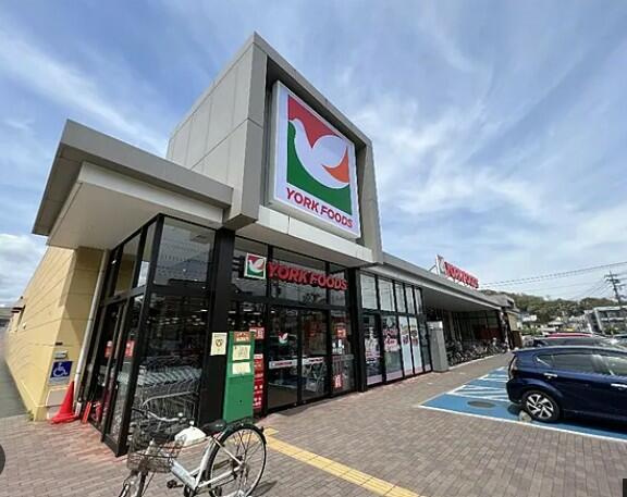 ヨークフーズ六浦店まで432m